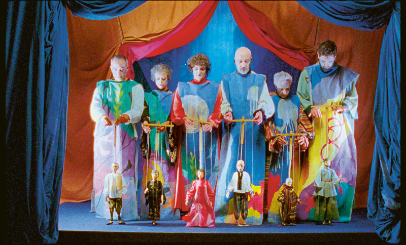 Ulla von Brandenburg: Un bal sous l'eau (Ein Unterwasserball), 2023 (still), courtesy of the artist and Art : Concept, Paris; Galerie Meyer Riegger, Berlin/Karlsruhe; Pilar Corrias Gallery, London; Produzentengalerie Hamburg