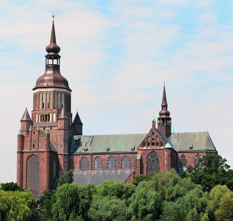 Stralsund, St.-Marien-Kirche (1384–1478 / 1708), Foto: / Darkone / Wikimedia Commons, 2006 (CC BY-SA 2.5) Stralsund, St.-Marien-Kirche (1384–1478 / 1708), Foto: / Darkone / Wikimedia Commons, 2006 (CC BY-SA 2.5)