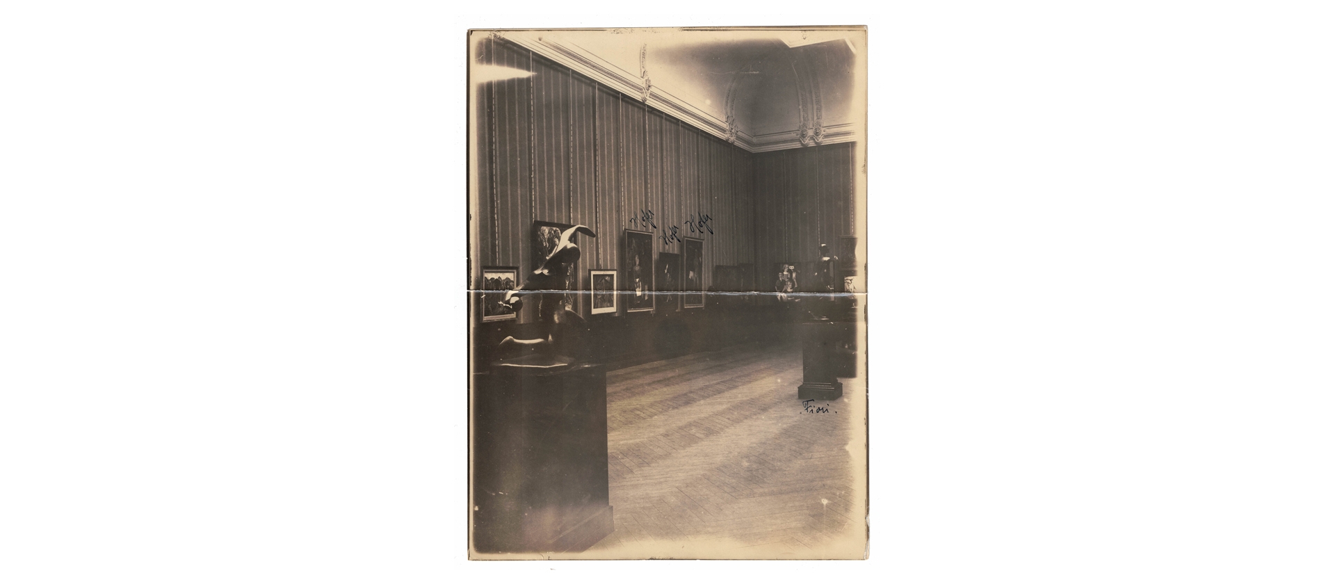 Abb. 2 Blick in die 16. Ausstellung des Deutschen Künstlerbundes, Hamburger Kunsthalle, August 1921, Fotografie Friedrich Wield (zugeschrieben), © Archiv Hahnloser/Jaeggli Stiftung, Winterthur.