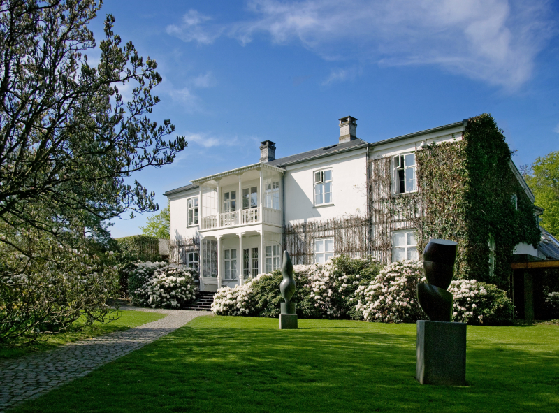 Louisiana Museum of Modern Art, Humlebaek, Alte Villa, vom Skulpturenpark aus gesehen, Foto: Kim Hansen, © Louisiana Museum of Modern Art Louisiana Museum of Modern Art, Humlebaek, Alte Villa, vom Skulpturenpark aus gesehen, Foto: Kim Hansen, © Louisiana Museum of Modern Art