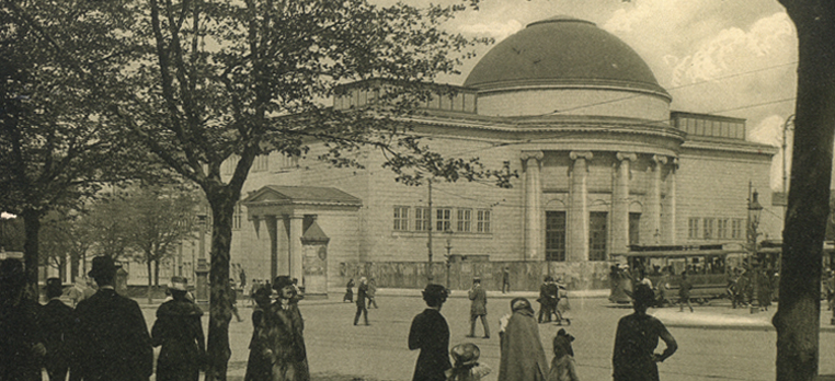 Postkarte aus den 1920er Jahren mit Blick von Süden auf den zwischen 1912 und 1919 errichteten Neubau