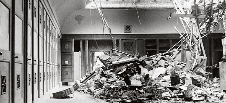 Kriegszerstörungen im Lesesaal des Kupferstichkabinetts, 1944