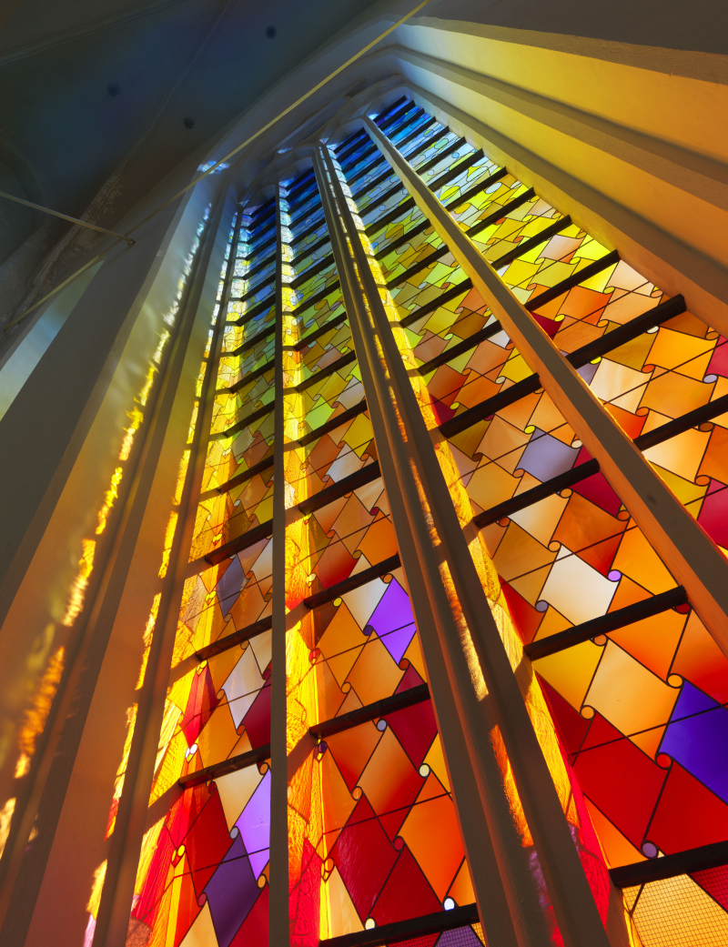 Olafur Eliasson, Fenster für bewegtes Licht (Window for moving light), 2024, Einbau des Ostfensters am Dom St. Nikolai, Greifswald, Deutschland, Detail, Foto: Jens Ziehe, Courtesy of the artist, © 2024 Olafur Eliasson Olafur Eliasson, Fenster für bewegtes Licht (Window for moving light), 2024, Einbau des Ostfensters am Dom St. Nikolai, Greifswald, Deutschland, Detail, Foto: Jens Ziehe, Courtesy of the artist, © 2024 Olafur Eliasson