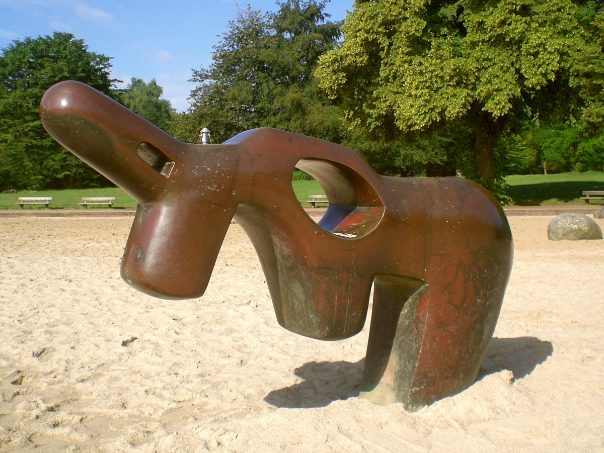 Richard Haizmann, Fabeltier (Wasserspeier), 1928-30, Bronze, 200 x 100 x 60 cm, Rekonstruktion Ursula Ritter, 1994