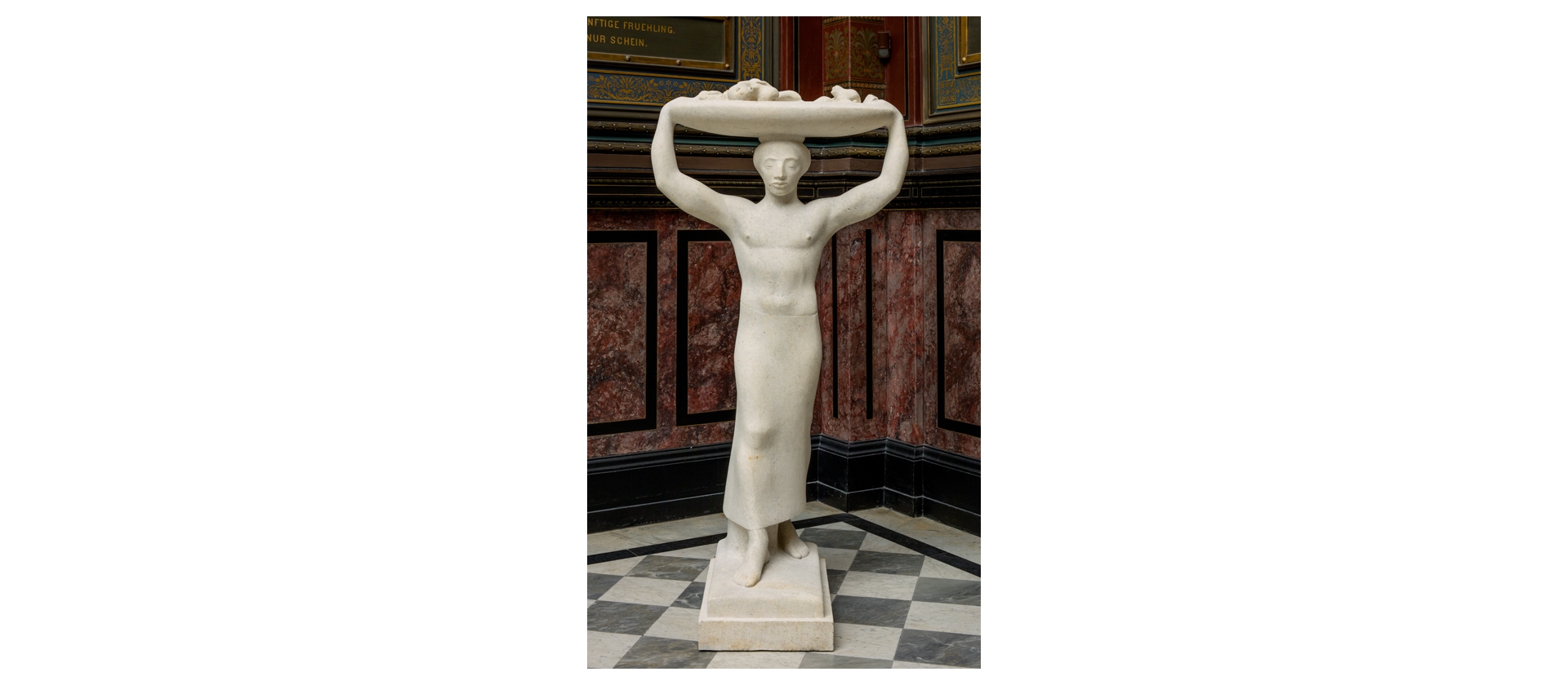 Abb. 10 Friedrich Wield, Schalenträger II, 1923, Kalkstein, 185 x 100 x 70 cm (Endausführung, mit vorgestelltem rechten Bein), © Hamburger Kunsthalle/bpk, Foto: Christoph Irrgang